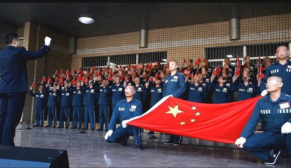 民生银行济南文东支行热情为客户提供零钱兑换服务